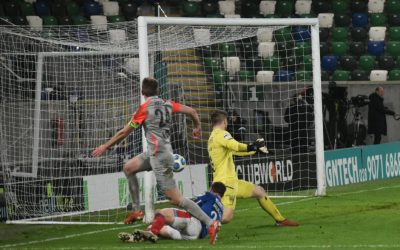 Linfield beat Larne with Lavery’s double in top-two showdown